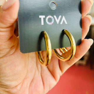 Chloe Hoops in Gold / Medium