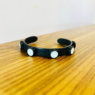 Harlowe Cuff in Smutt