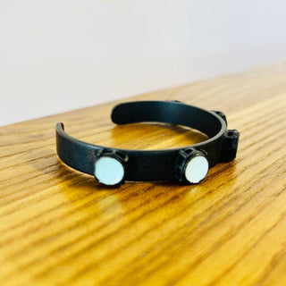 Harlowe Cuff in Smutt