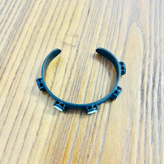 Harlowe Cuff in Smutt