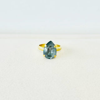Solitaire Ring in Pear