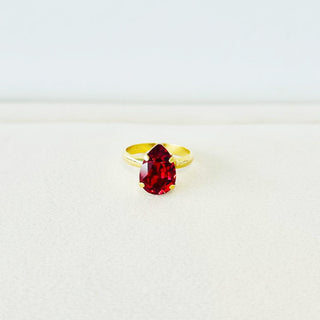 Solitaire Ring in Pear
